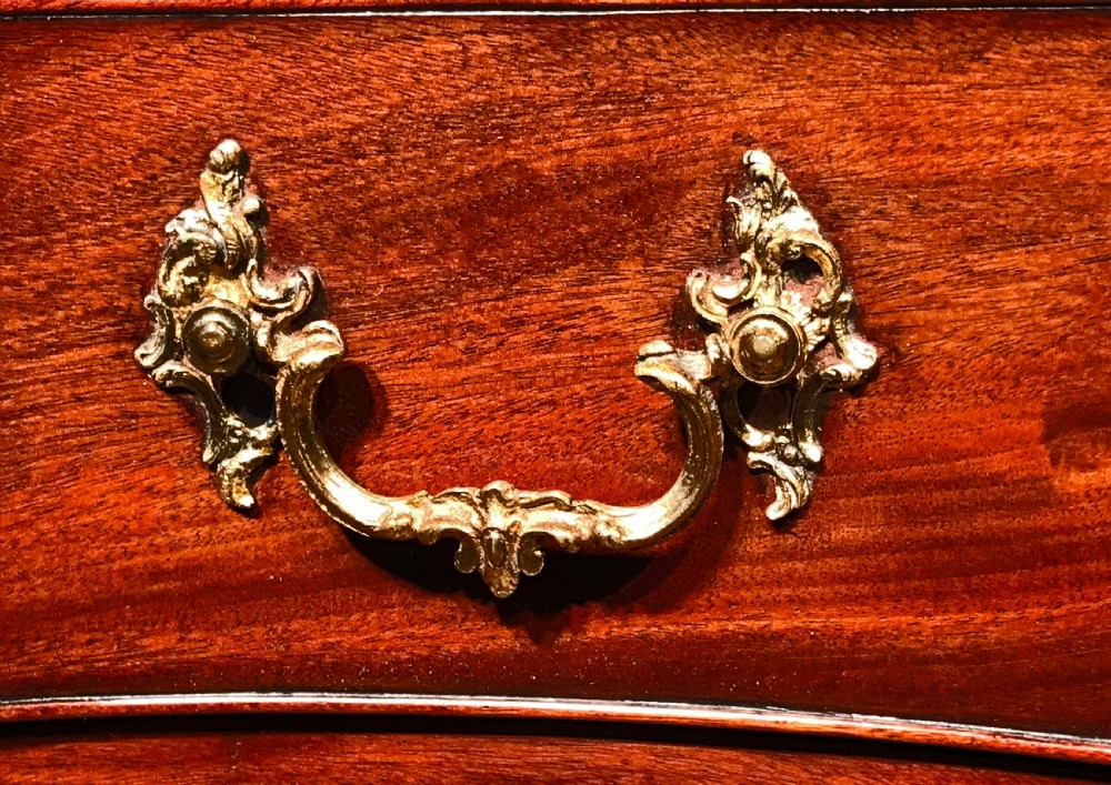 Chippendale period Mahogany Serpentine Chest of Drawers View XI