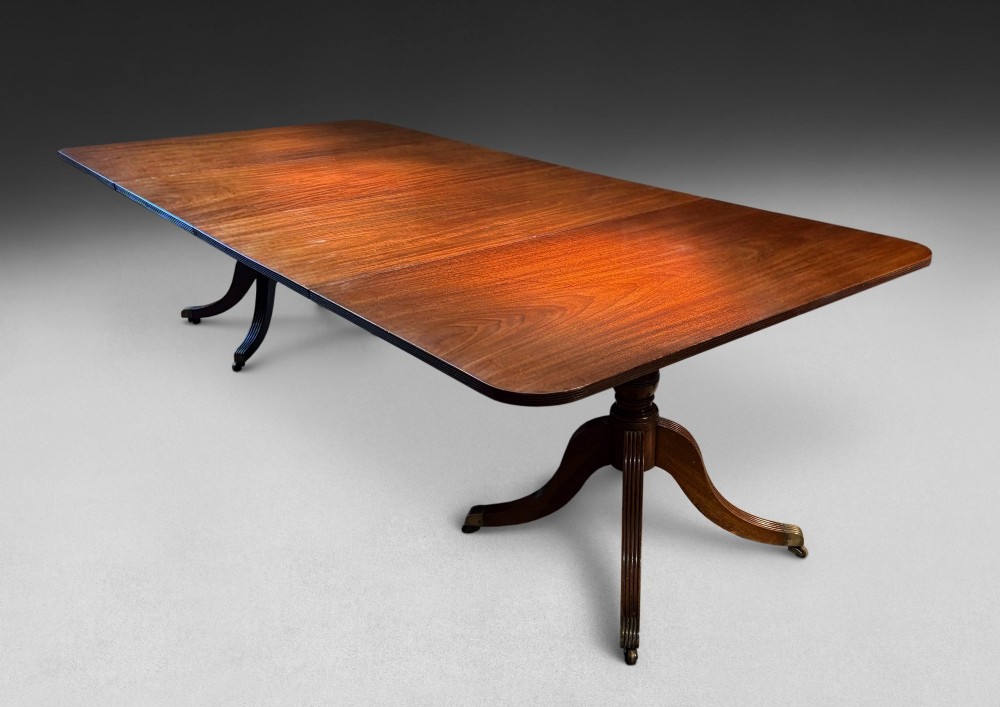 George III Mahogany two Pillar Dining Table with 2 leaves