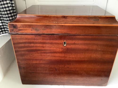 Decanter Box/Document box in solid Mahogany