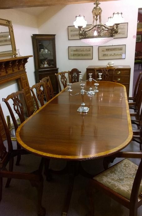 Early 19th Century Mahogany Three Pedestal Dining Table.