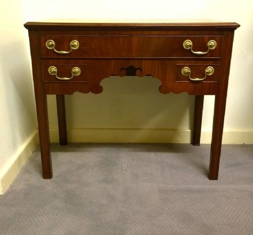 Georgian Mahogany Lowboy / Side Table