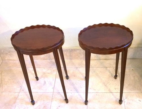 A Really Tidy Pair of Mahogany Lamp / Side Tables.