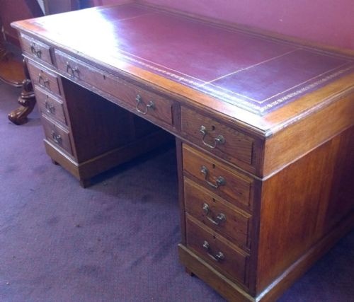 Early 1900s Oak Kneehole Desk