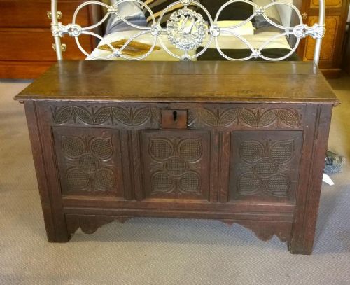 Rustic Oak Bedding Box / Coffer. 17thc Neat Size