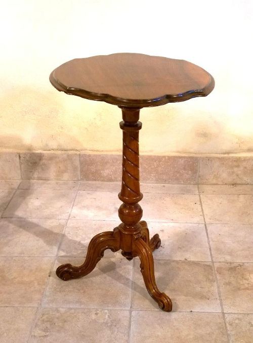 Very Pretty Walnut Pedestal Wine / Lamp / Occasional Table