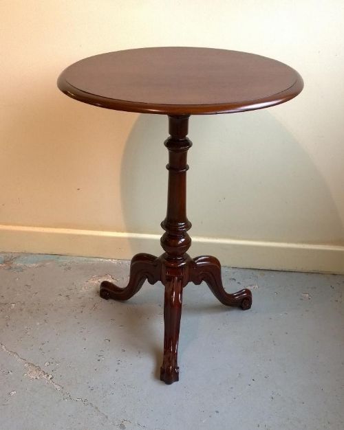 Neat and Tidy 19thc Mahogany Pedestal / Wine  Table or Lamp Table