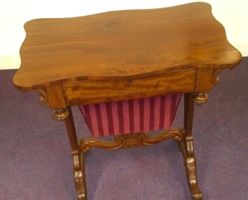 MOST ATTRACTIVE AND USEFUL 19TH CENTURY WORK TABLE - ADDITIONAL PHOTO 4