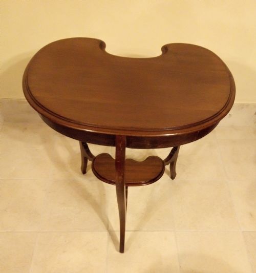 PRETTY EDWARDIAN KIDNEY SHAPE OCCASIONAL TABLE IN MAHOGANY - ADDITIONAL PHOTO 2