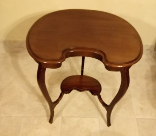 PRETTY EDWARDIAN KIDNEY SHAPE OCCASIONAL TABLE IN MAHOGANY - ADDITIONAL PHOTO 4