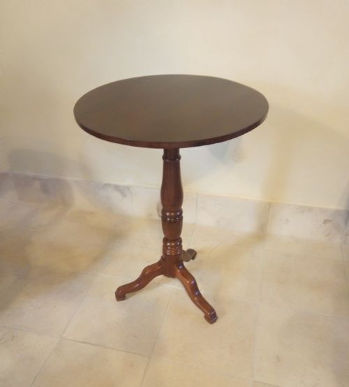 A Neat Little Pedestal Wine or Lamp Table in Mahogany