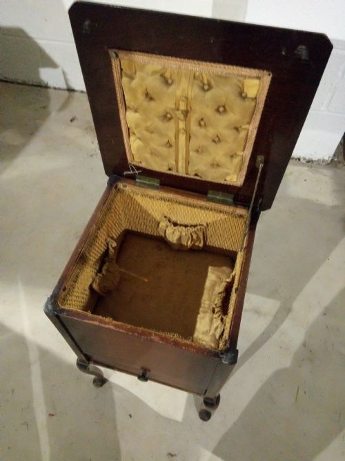Pretty Sewing Table to Clear. Very Cheap