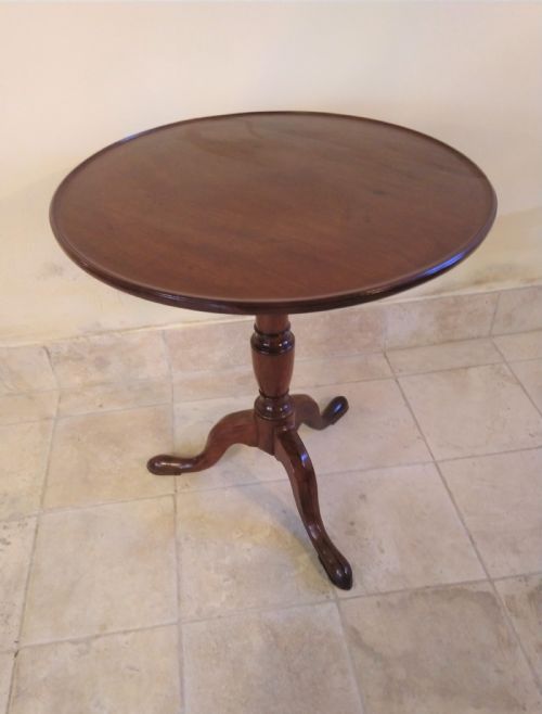 Georgian Mahogany Pedestal Table in Very Tidy Condition.