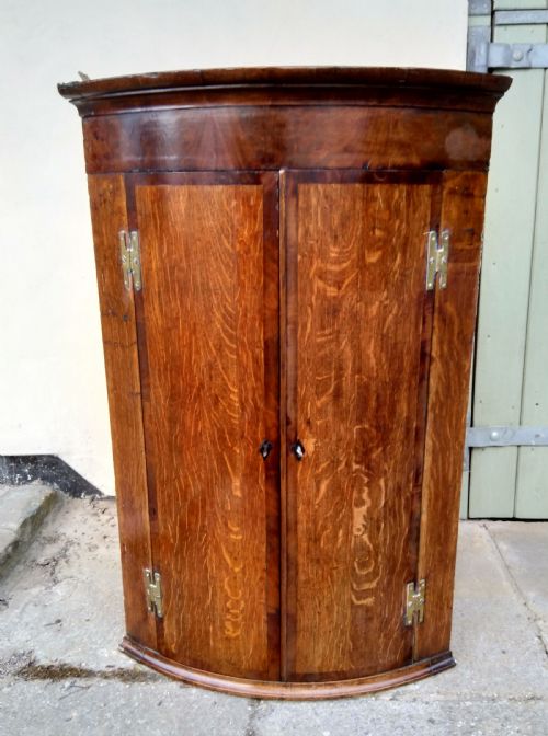 Bow Front Corner Cabinet in Oak