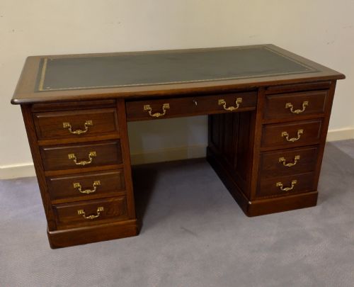 Restored Oak Kneehole Desk, Excellent Size.