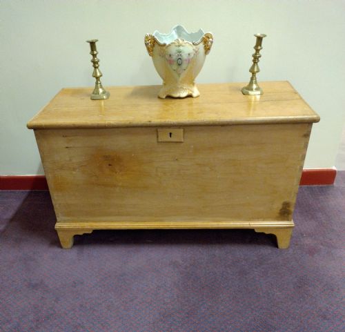 19THC BEDDING CHEST OR BOX ON BRACKET FEET - ADDITIONAL PHOTO 1