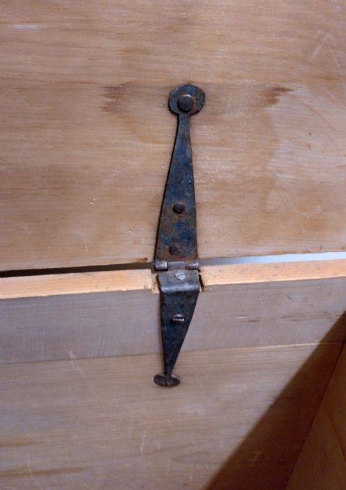 19THC BEDDING CHEST OR BOX ON BRACKET FEET - ADDITIONAL PHOTO 8