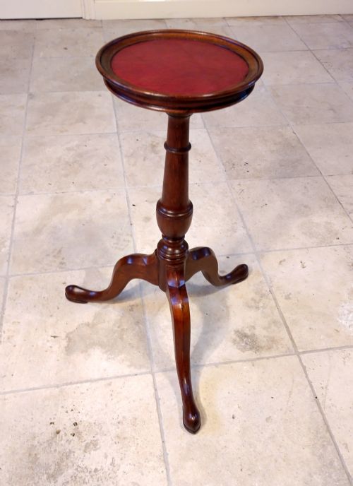 fig 1. Neat pedestal table, good for lamp or jardiniere