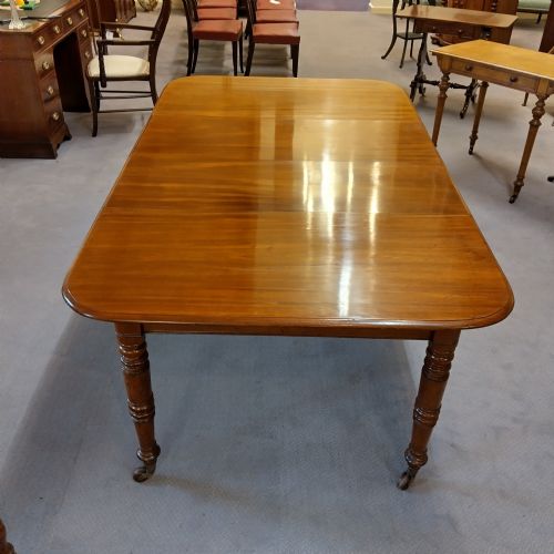Fine Quality 19thc Mahogany Dining Table Seats 8