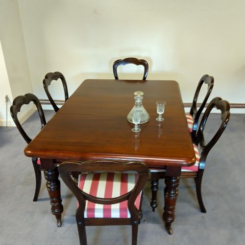 LOVELY CONDITION 19TH C MAHOGANY DINING TABLE - ADDITIONAL PHOTO 2