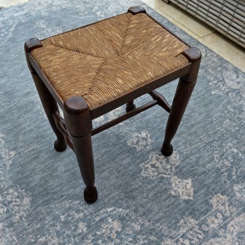 TWO COUNTRY OAK STOOLS WITH RUSH SEATS - ADDITIONAL PHOTO 3