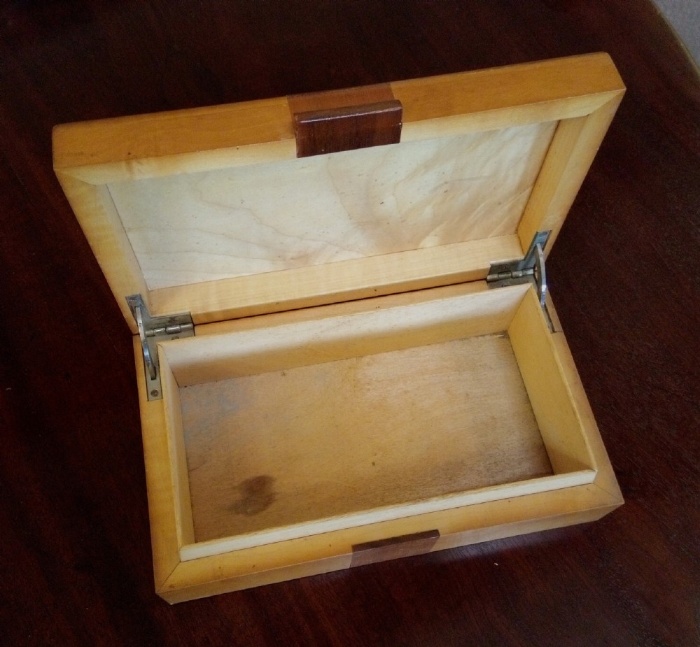 Small Deco box, make great jewellery box View IV