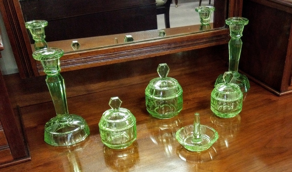 Deco Dressing table trinket set in Green glass, 6 pieces View II