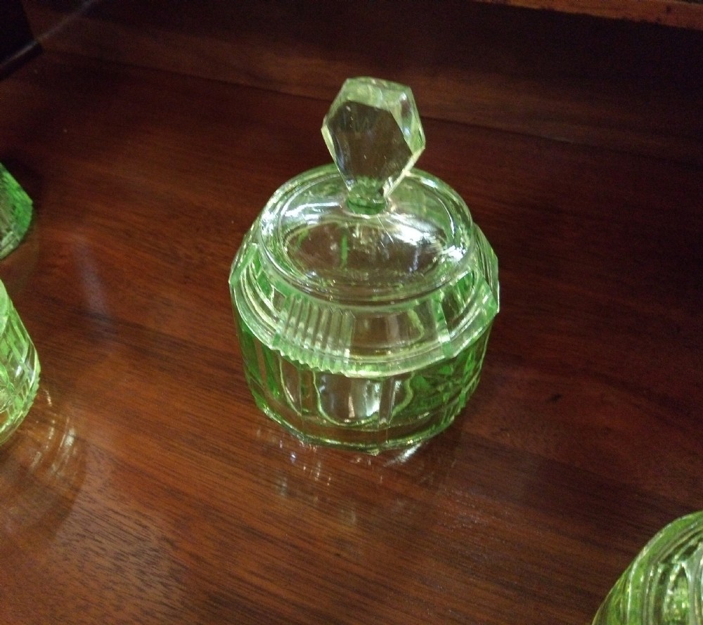 Deco Dressing table trinket set in Green glass, 6 pieces View III