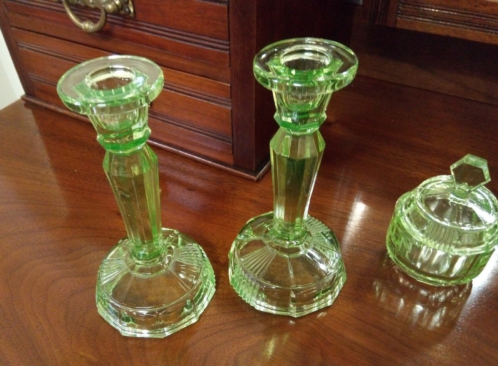 Deco Dressing table trinket set in Green glass, 6 pieces View IV