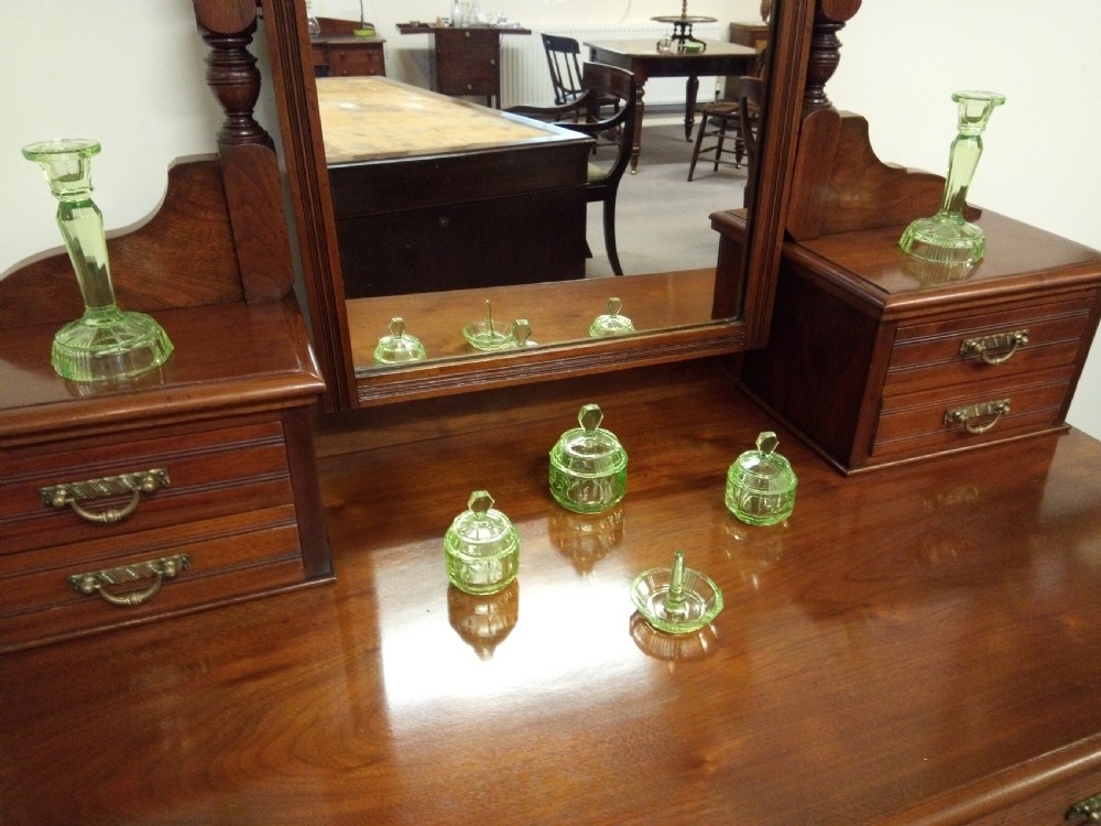 Deco Dressing table trinket set in Green glass, 6 pieces View V