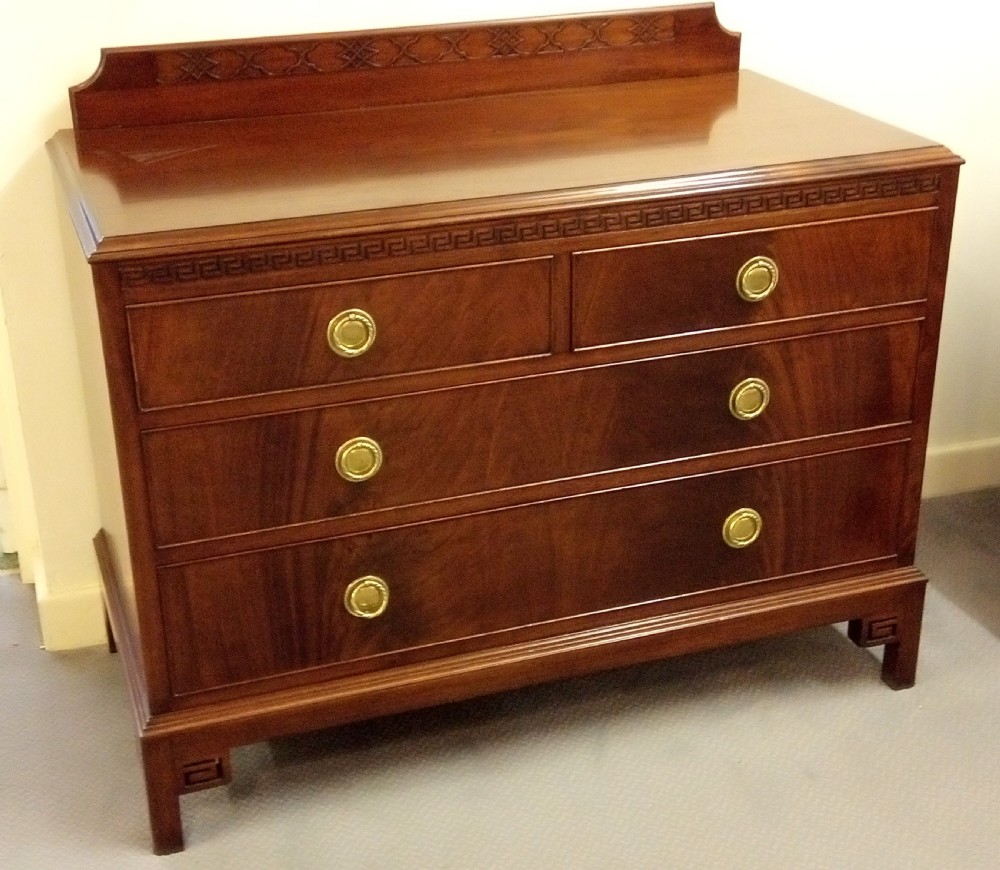 Early 1900s chest of drawers in mahogany, great condition.