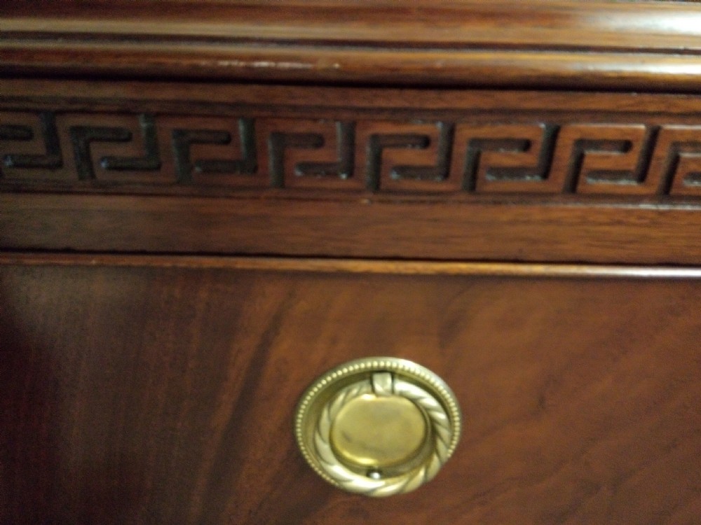 Early 1900s chest of drawers in mahogany, great condition. View V
