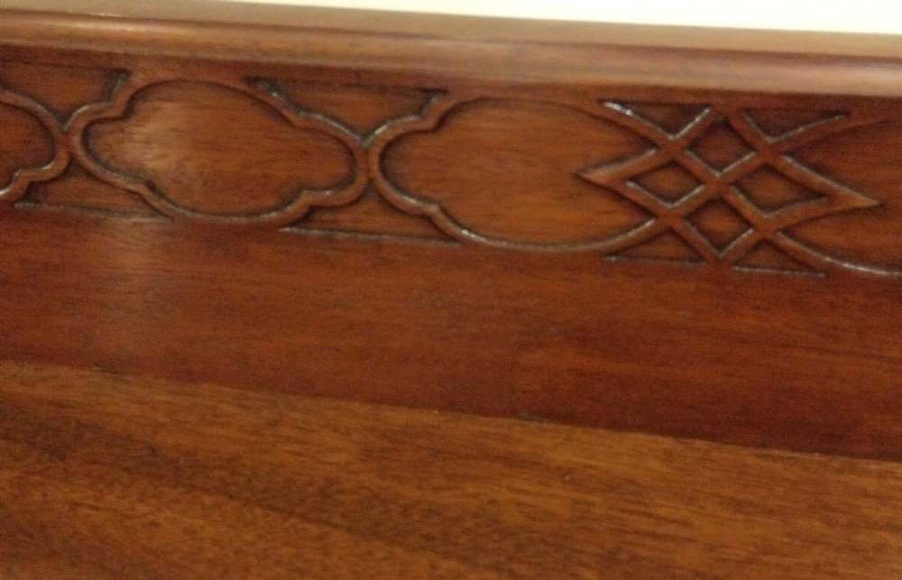 Early 1900s chest of drawers in mahogany, great condition. View VI