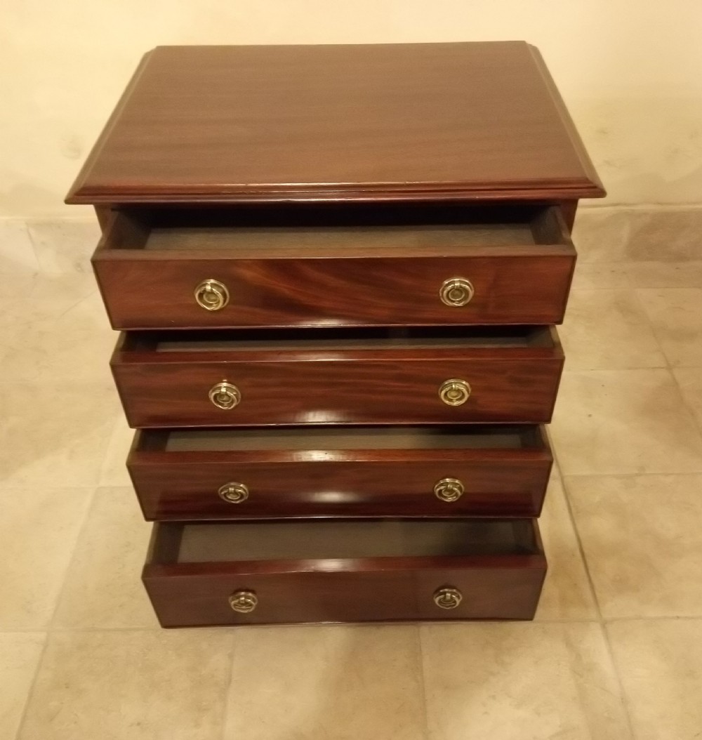 Clean small Georgian Mahogany Chest of Drawers View VI