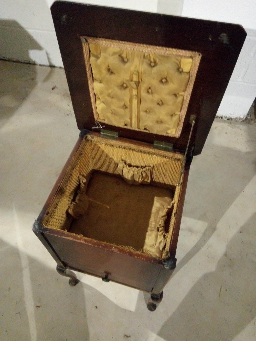 Pretty Sewing table to clear. very Cheap