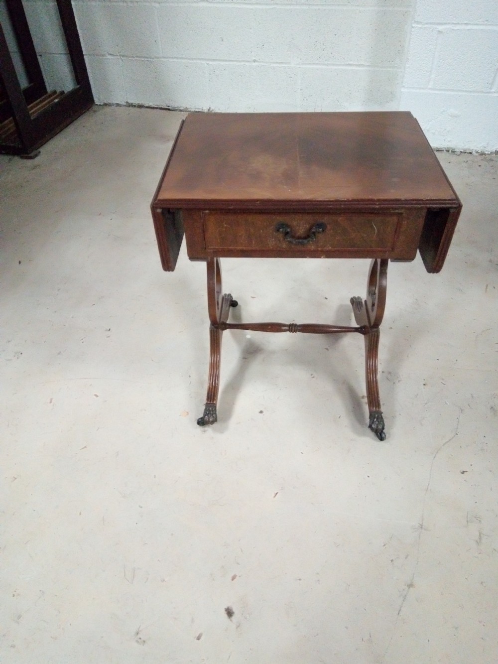 Pretty Sewing table to clear. very Cheap View V