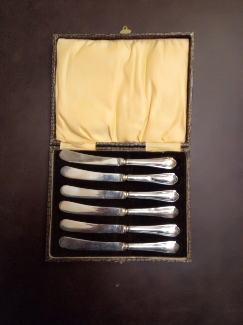 silver handled cake knives with assay marks 1922 View II
