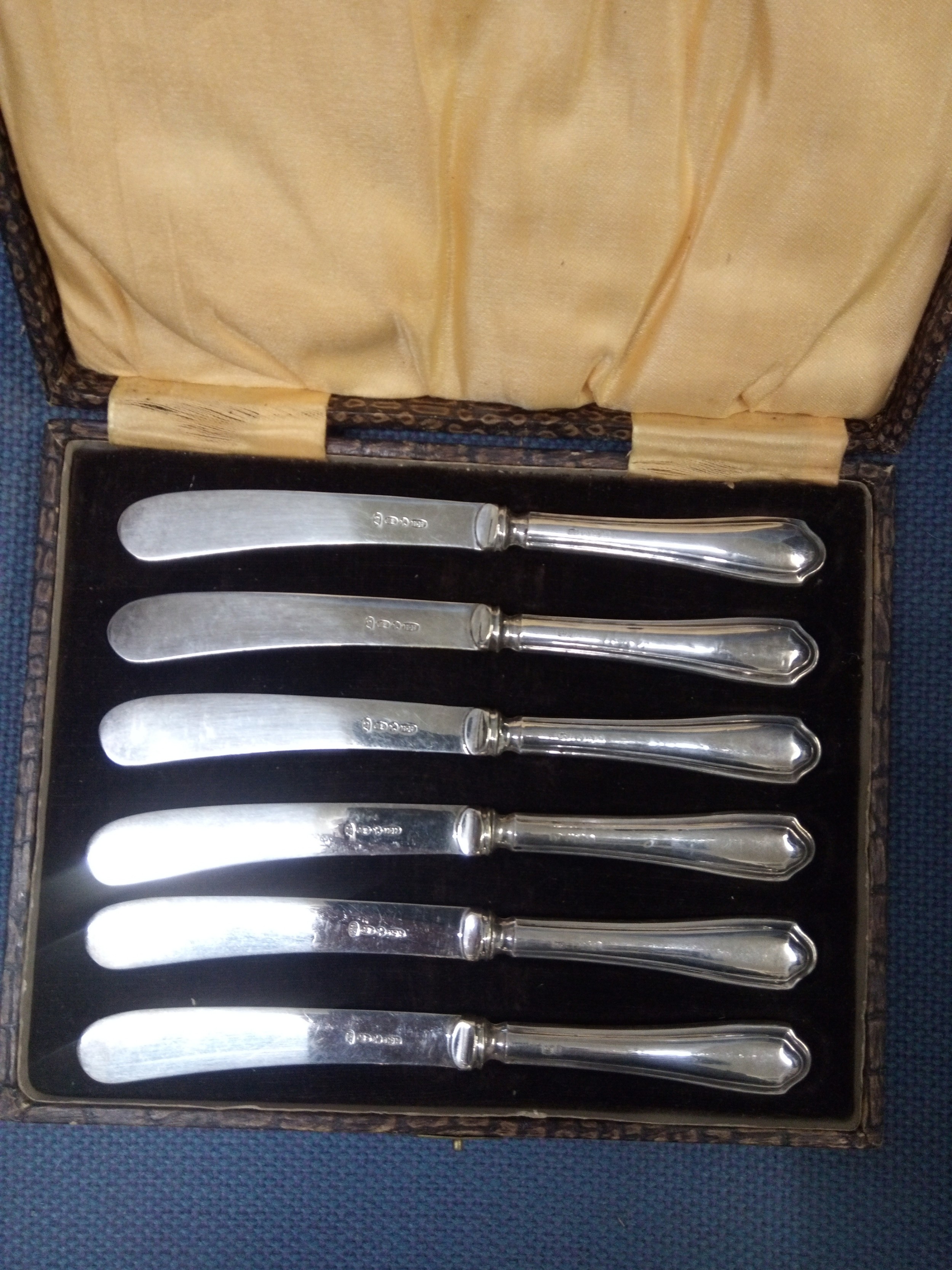 silver handled cake knives with assay marks 1922