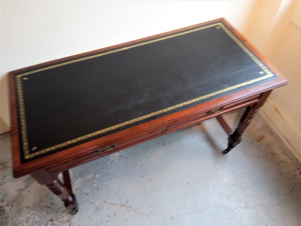 Clean Walnut Writing table, excellent leather C 1900 View IV