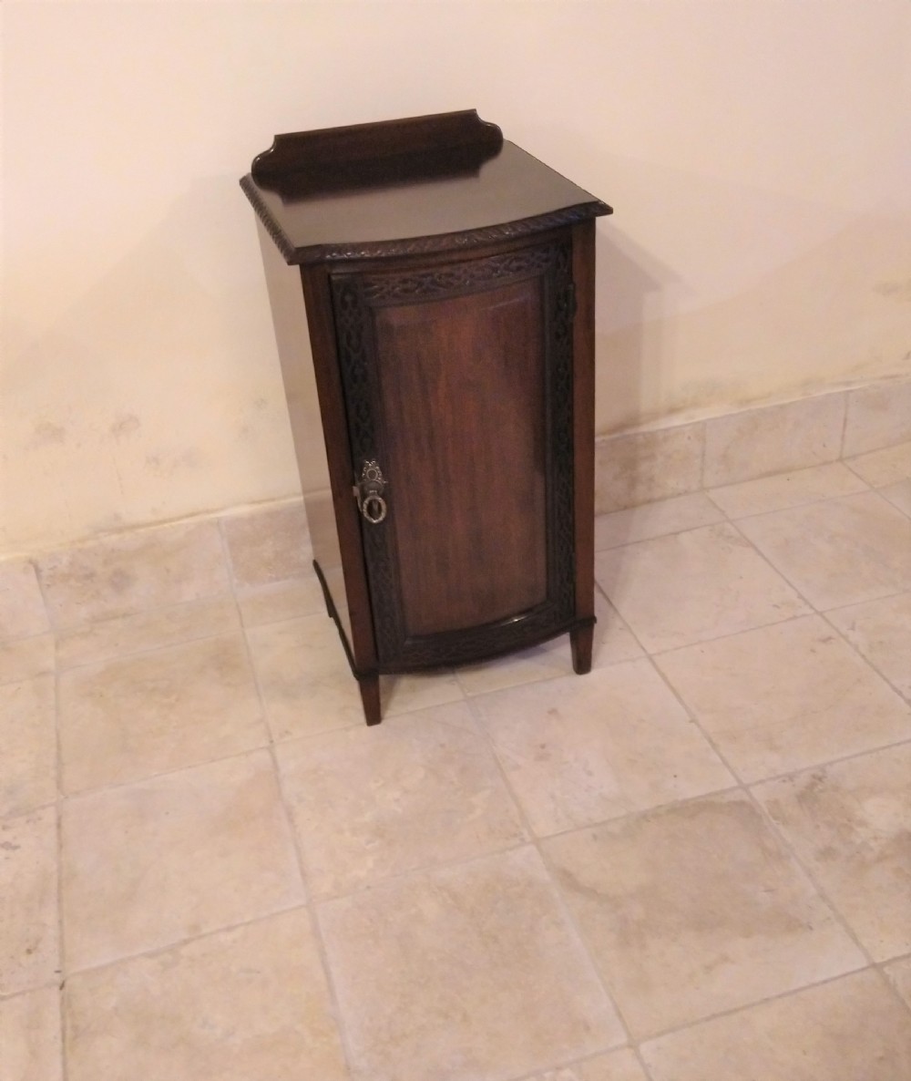 Clean Bow Fronted Bedside cabinet in Mahogany View VII