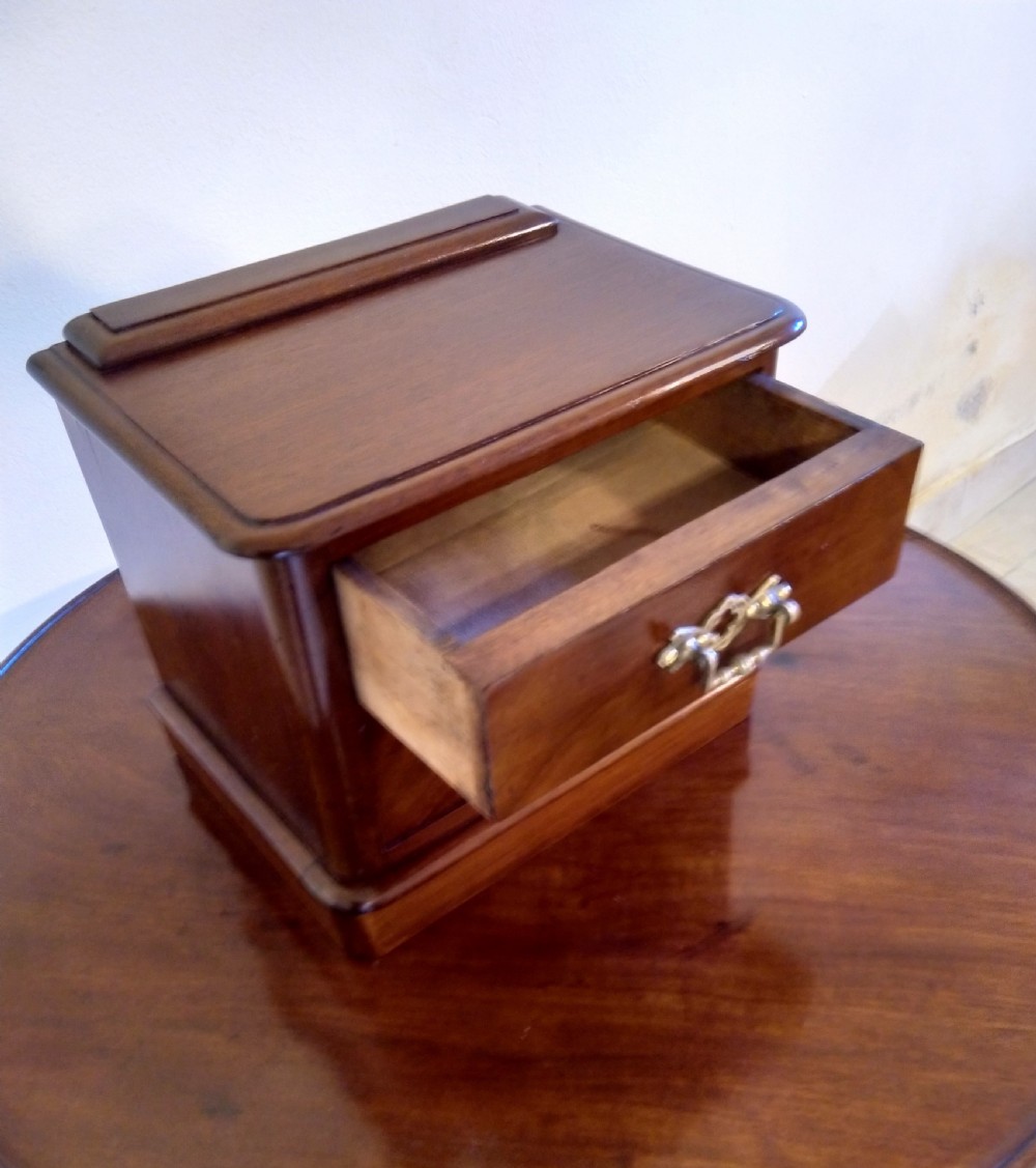 Trinket Chest of drawers in mahogany from 1800s View VI