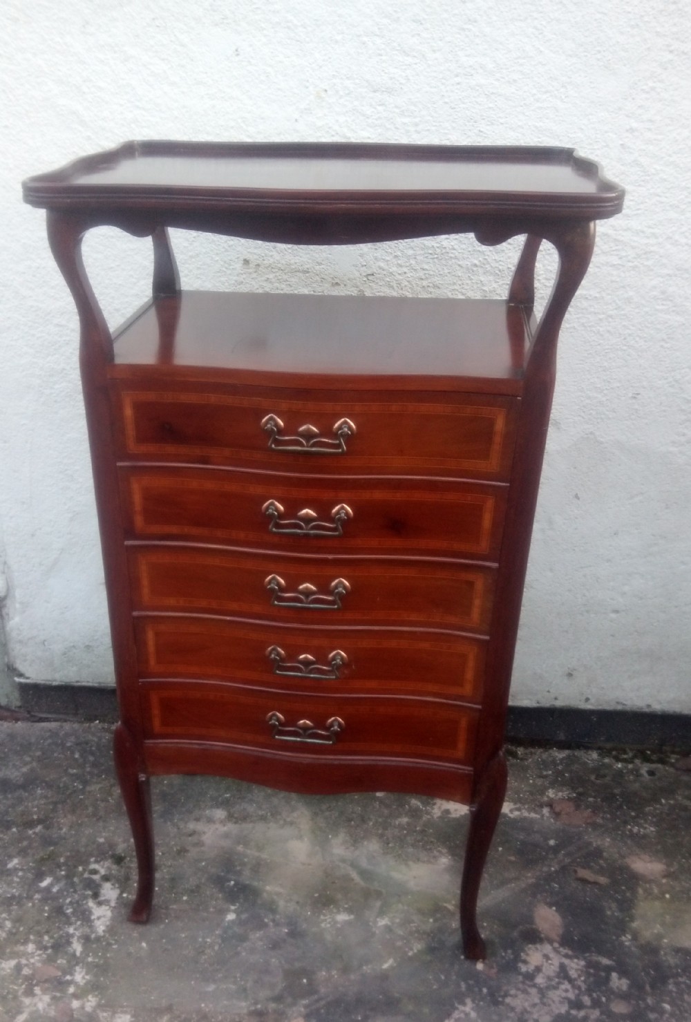 Inlaid Nouveau music cabinet in mahogany