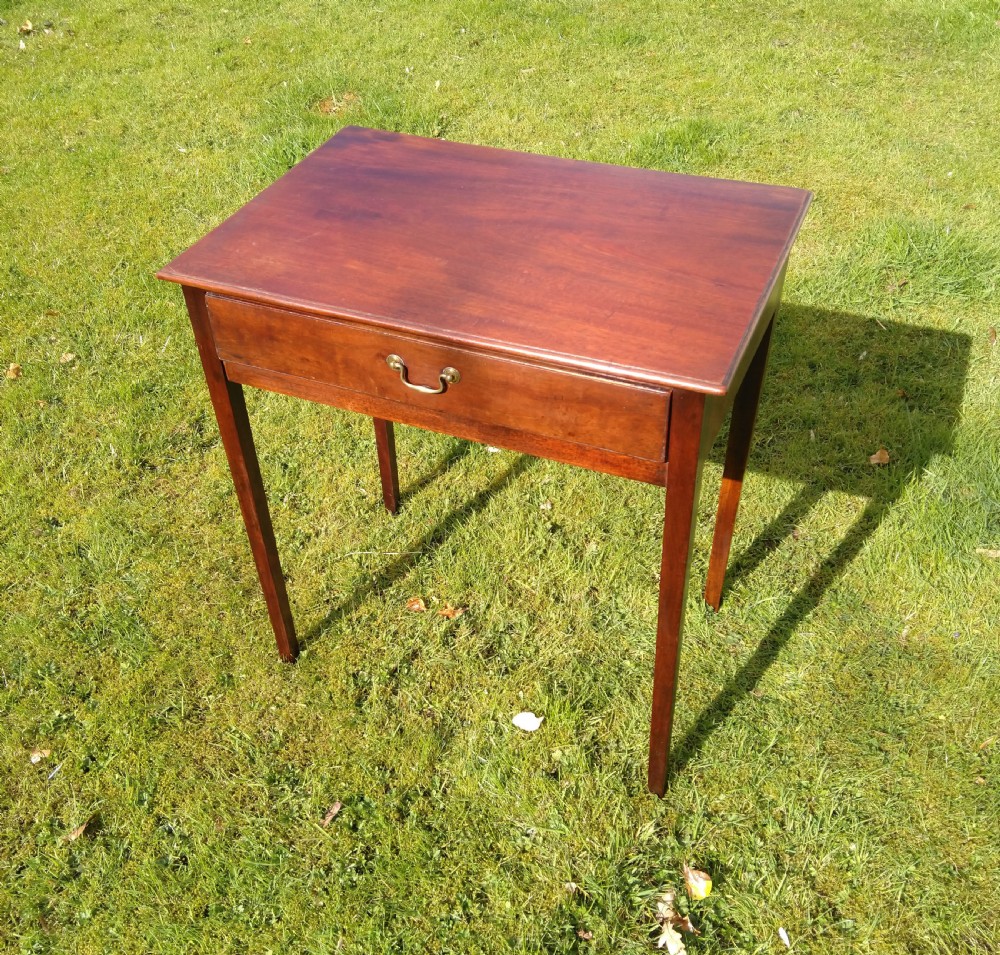Clean mahogany side table with drawer.