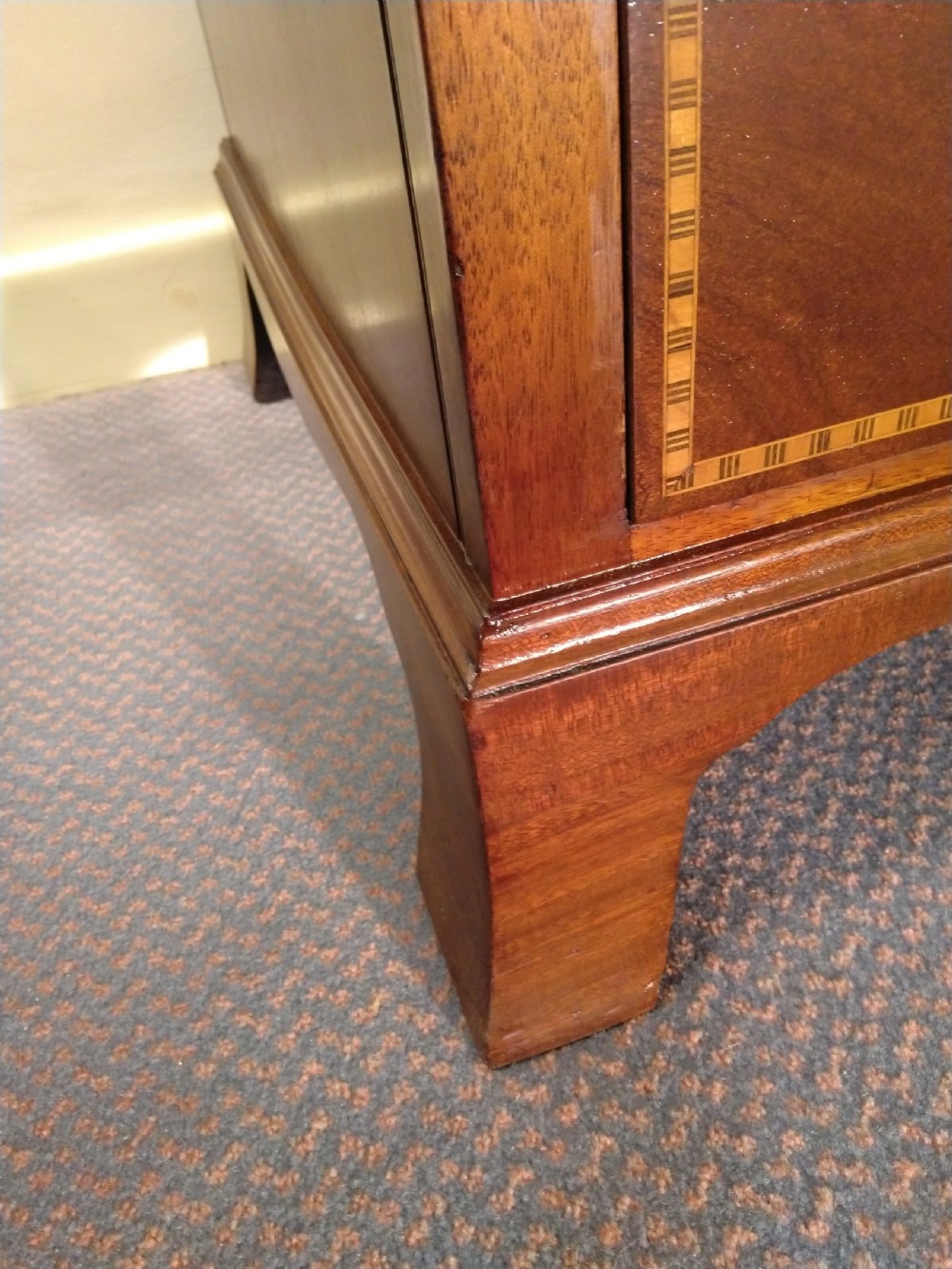 Inlaid Mahogany Chest of drawers, Excellent Condition. View VI