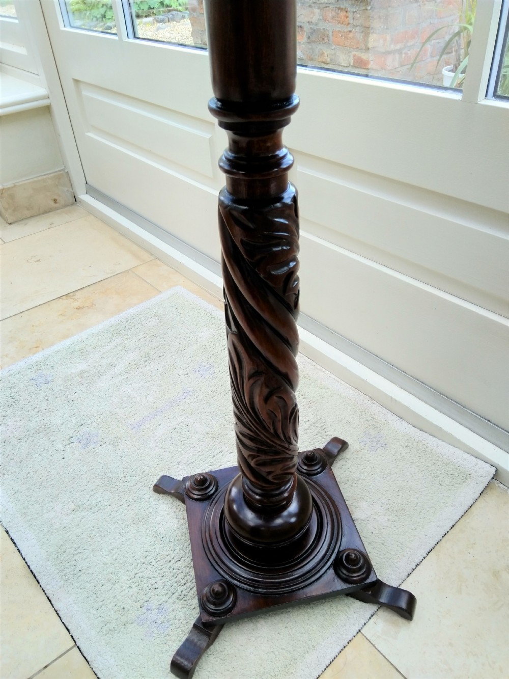 Pedestal Plant stand or lamp table in great condition View IV