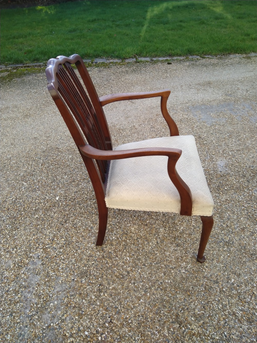Pretty little bedroom chair in Mahogany View V