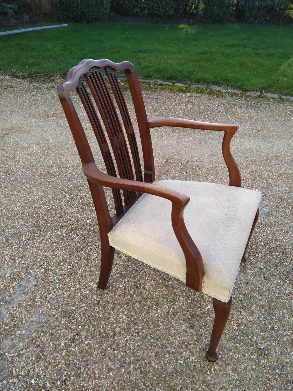 Pretty little bedroom chair in Mahogany View VI