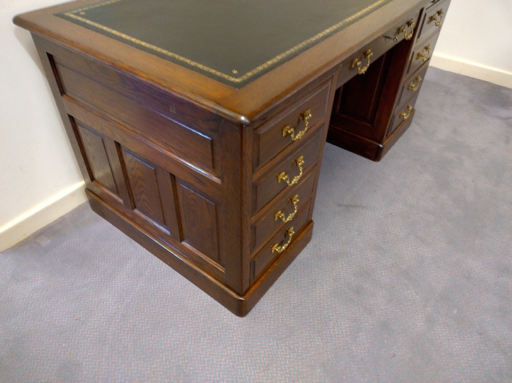 Restored Oak Kneehole Desk, Excellent size. View III
