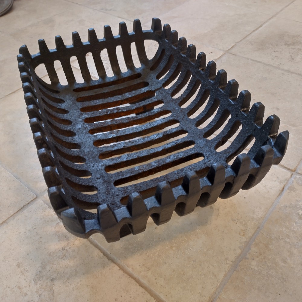 Cast fire basket shaped grate with cast fire front View IV