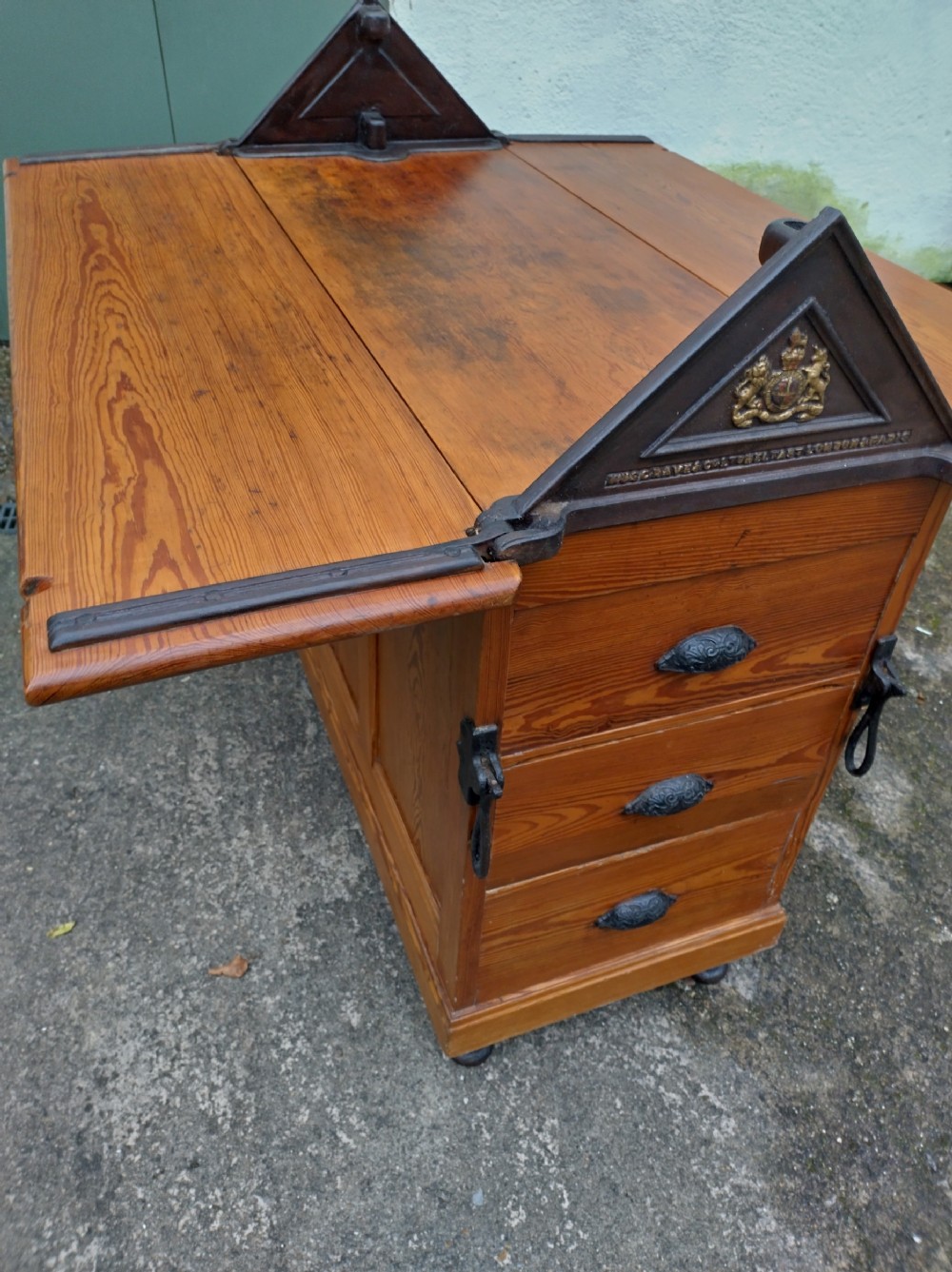 Rare Musgrave & Co Saddle rack, Horse tack tidy.