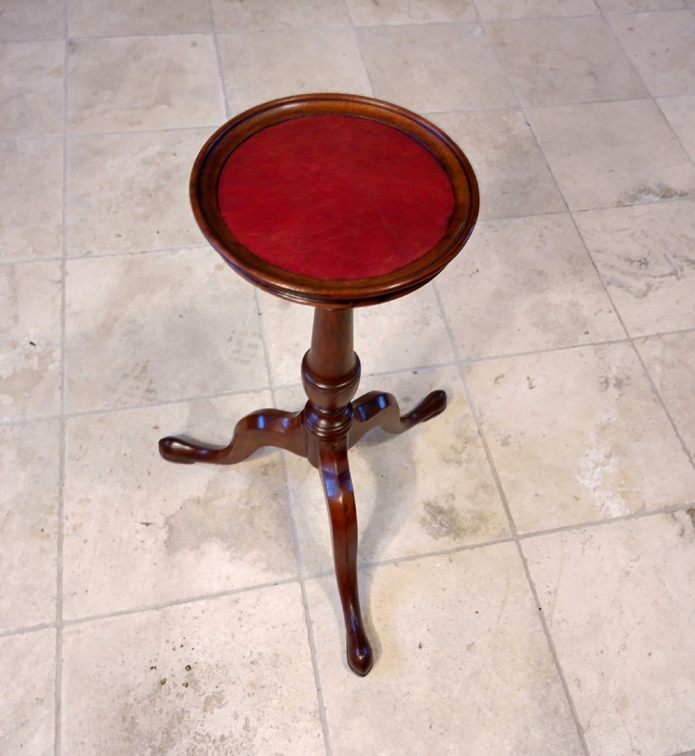 Neat pedestal table, good for lamp or jardiniere